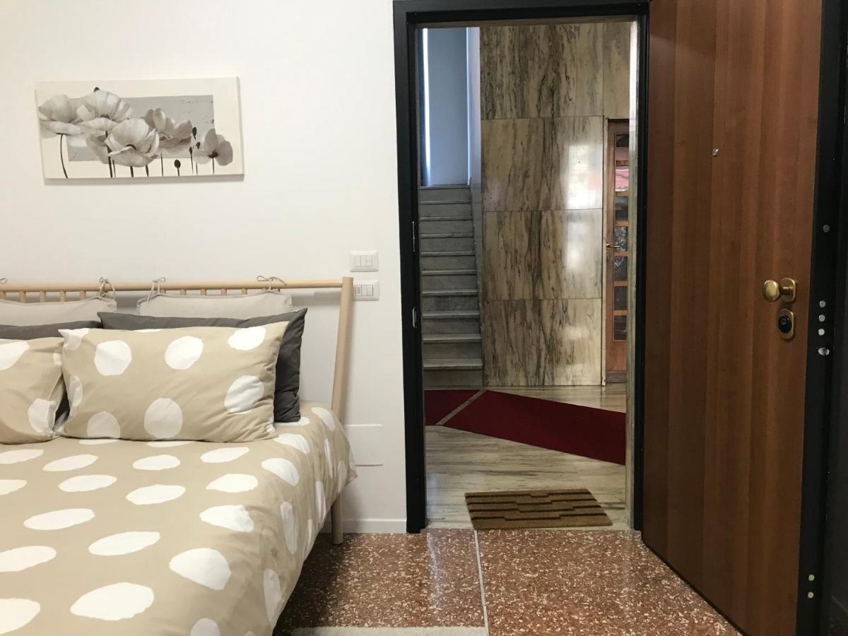 Studio 25 Apartment - Near Metro M3 Milán Exteriér fotografie